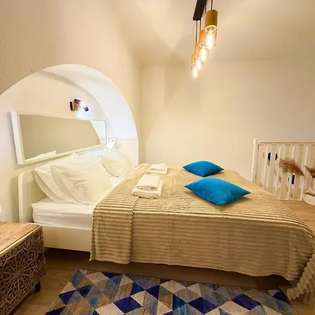 Goldcentral Kalvin Apartman *
